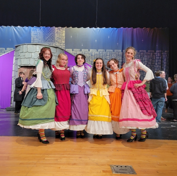 Meet your Posher, Marissa - Picture 2 of 3